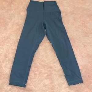 Blue capris leggings